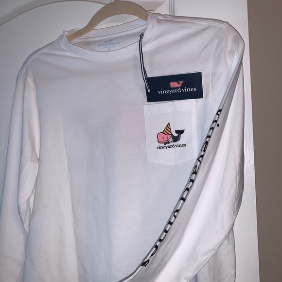 NWT Vineyard Vines Happy New Year Tee Glow in Dark - Picture 4 of 8